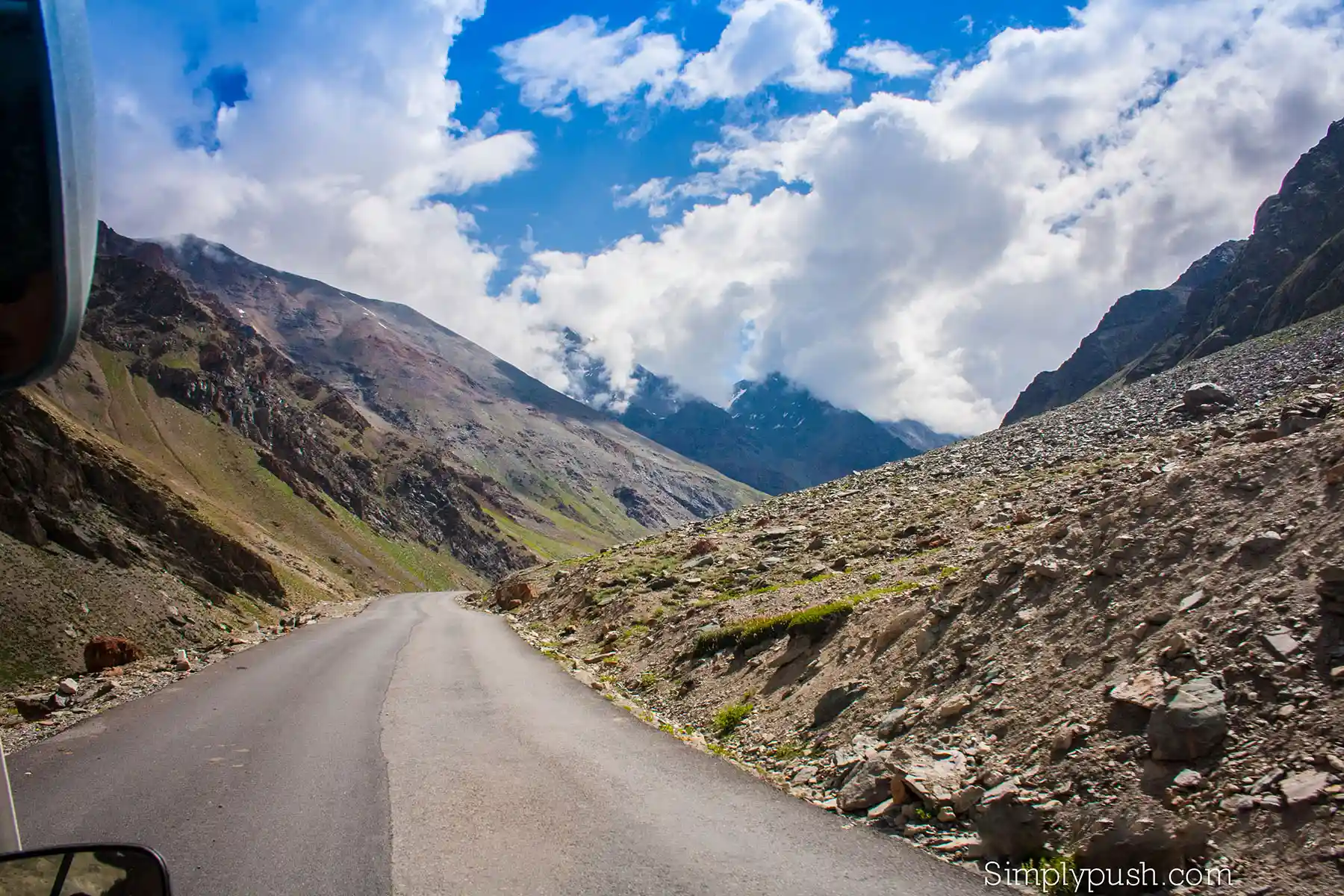 Leh-manali-road-trip-pics-manali-leh-route-plan-how-to-plan-a-trip-to-leh-manali-highway-on-bike-pushpendragautam-pics-event-photographer-india